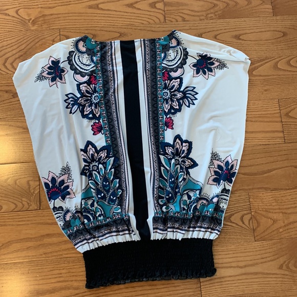 Cute blouse, Ricki’s size Large - Picture 4 of 9